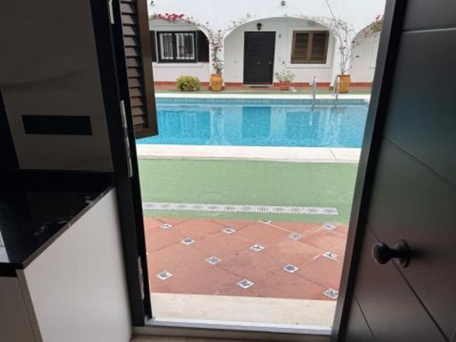 SE ALQUILA PRECIOSO CHALET ADOSADO EN LA PLAYA MUCHAVISTA