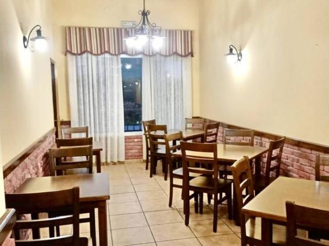 Se alquila restaurante totalmente reformado y listo para comenzar a trabajar desde el primer día, ubicado en una zona es