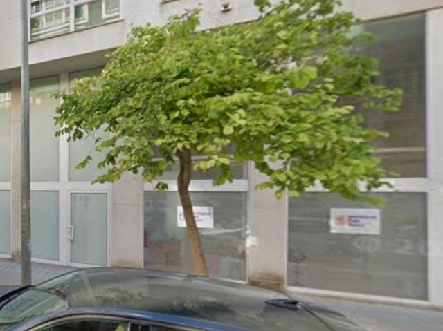 SE ALQUILA / SE VENDE LOCAL COMERCIAL / 60 MTS / TECHOS ALTOS