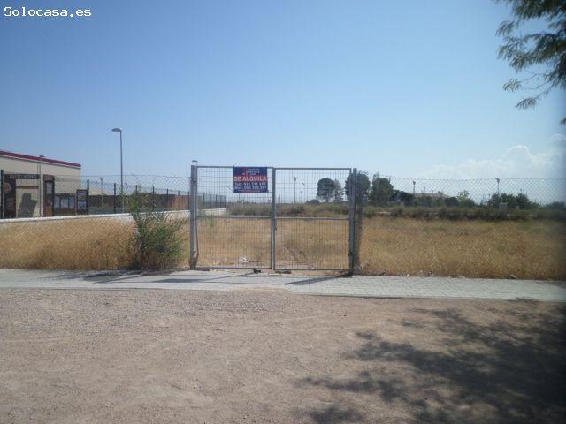 Se alquila solar para negocio por sólo 1.500€