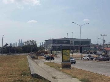 Se alquila terreno con 552 m2. Villa lucre. Rtq