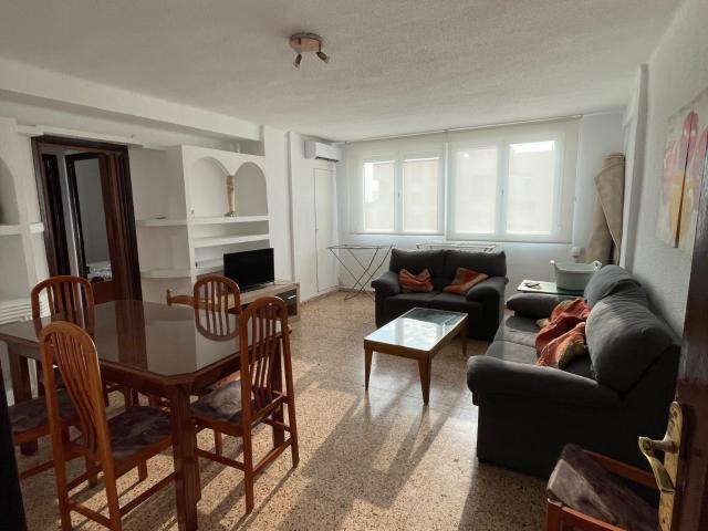 Se alquila una habitación!
