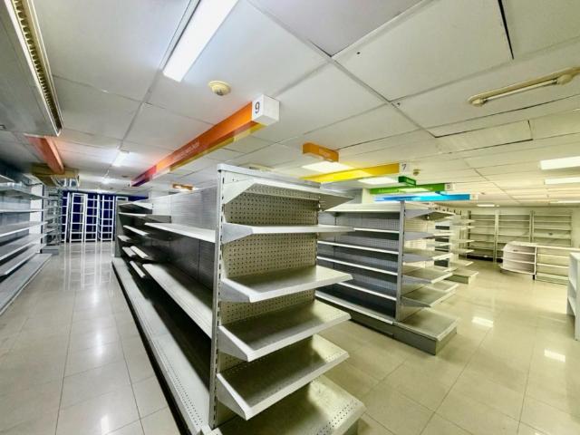 Se alquila / vende local comercial a pie de calle 196m2 Colinas de BM