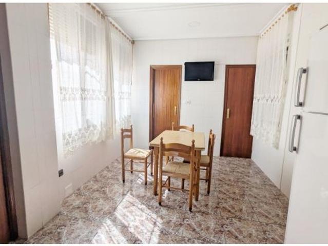 SE ALQUILA VIVIENDA EN EL CORAZÓN DE JESÚS, A UN PASO DE LA CALLE REINA VICTORIA
