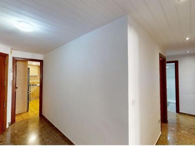 SE ALQUILA VIVIENDA EN GRAN VIA GERMANIAS JUNTO PARQUE CENTRAL