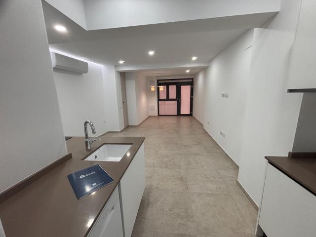 Se alquila Vivienda Junto a plza. de la Virgen