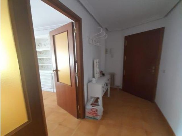 Se alquila vivienda reformada y amueblada en zona Colon