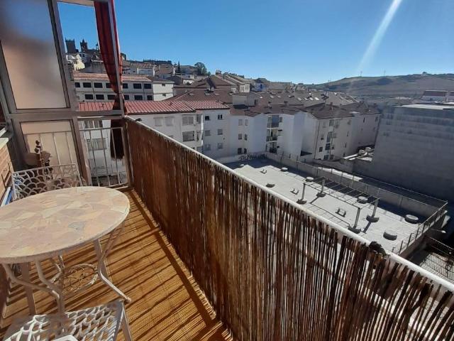 Se alquila vivienda reformada y amueblada en zona Colon