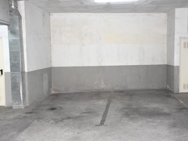 se alquila y se vende plaza de garaje en el centro para coche pequeño