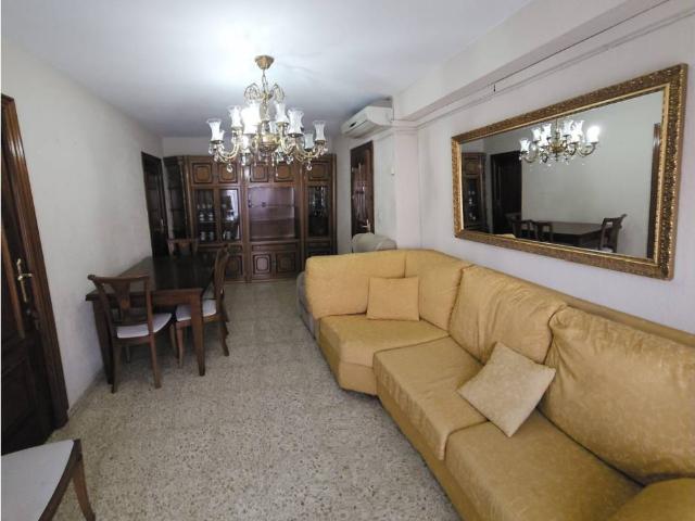 Se alquilan dos habitaciones en piso avenida italia. Estudiantes