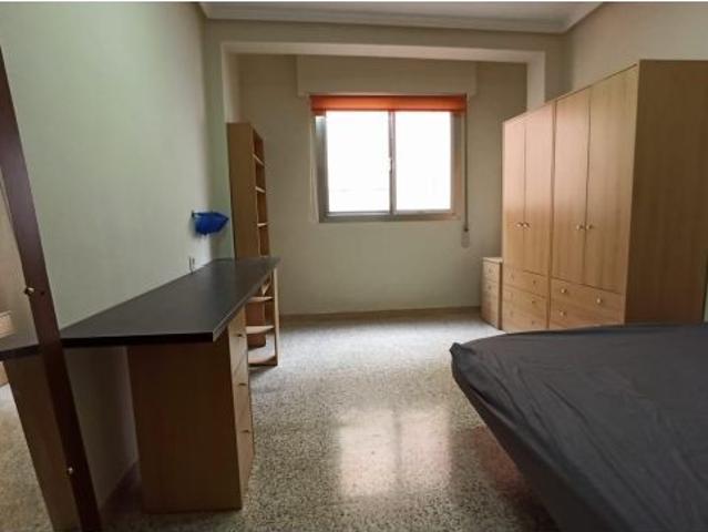 SE ALQUILAN DOS HABITACIONES PARA LARGA TEMPORADA