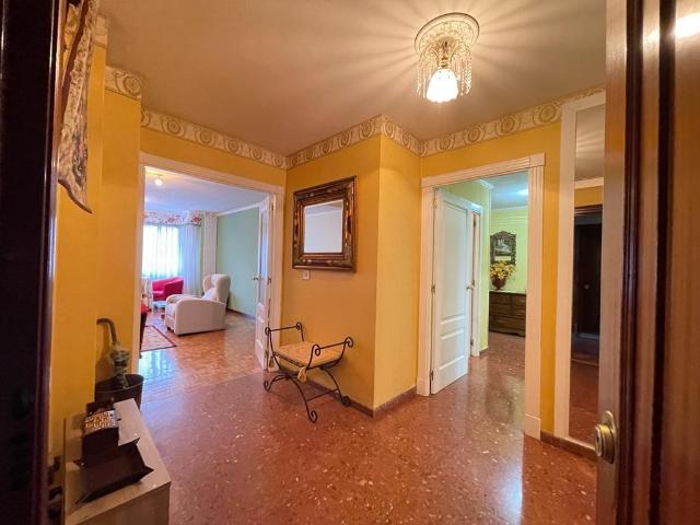 SE ALQUILAN HABITACIONES