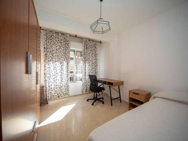 Se alquilan habitaciones en apartamento de 3 dormitorios en Granada