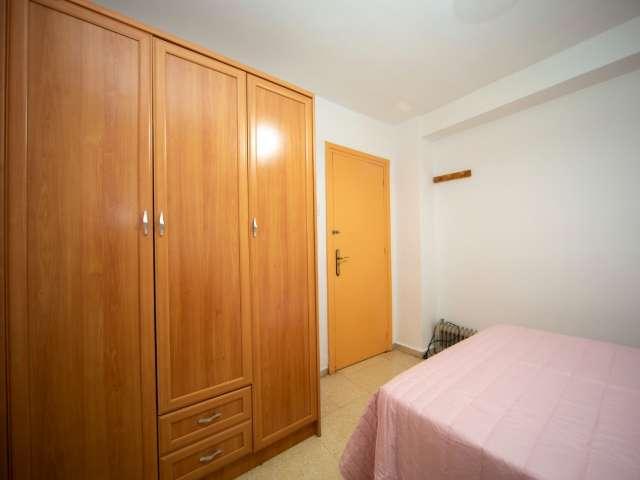 Se alquilan habitaciones en apartamento de 3 dormitorios en Granada