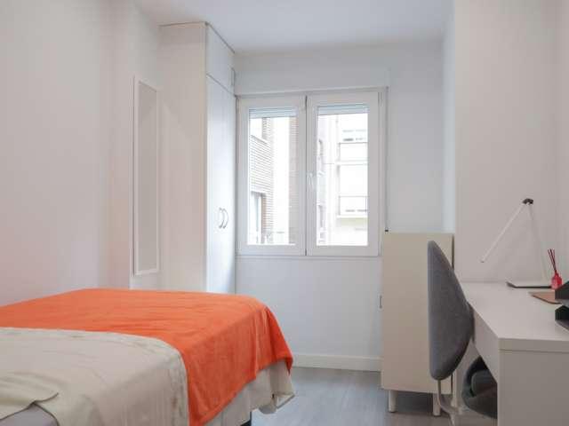 Se alquilan habitaciones en apartamento de 3 dormitorios en Guindalera, Madrid