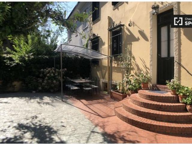 Se alquilan habitaciones en apartamento de 3 dormitorios en Madrid