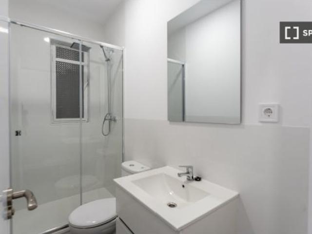 Se alquilan habitaciones en apartamento de 11 habitaciones en Centro