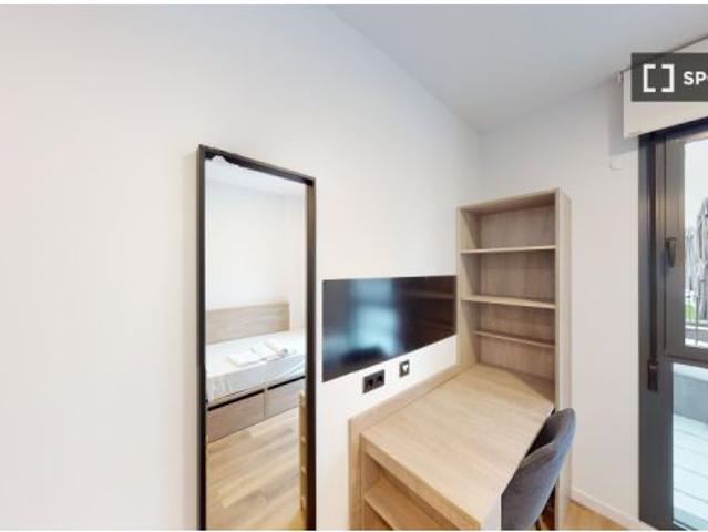 Se alquilan habitaciones en apartamento de 1 dormitorio en Santa Isabel