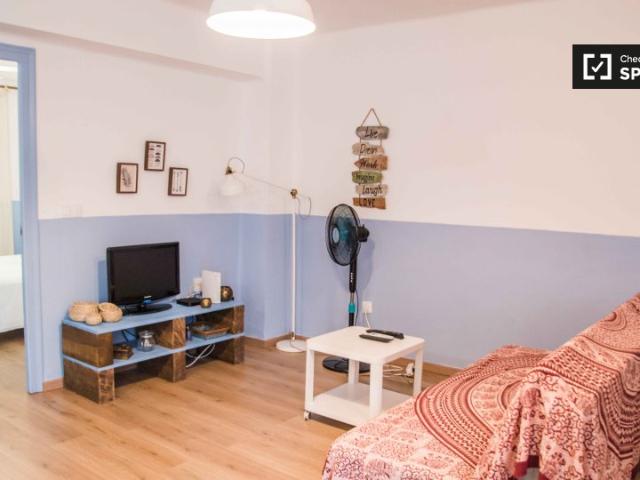 Se alquilan habitaciones en apartamento de 2 dormitorios en alquiler en Cabañal