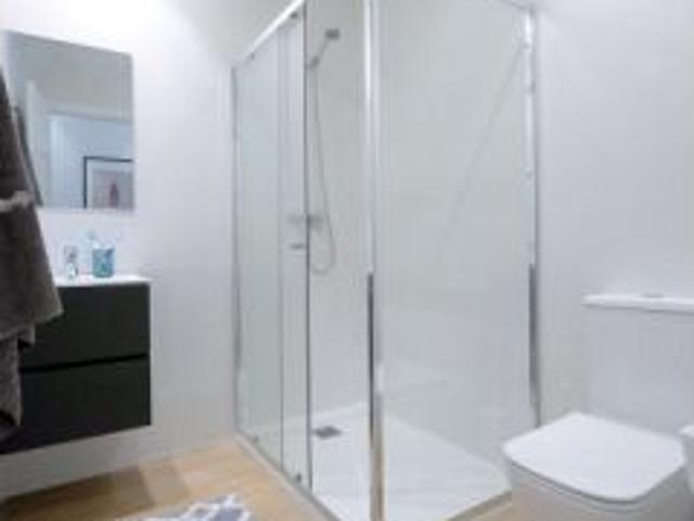 Se alquilan habitaciones en apartamento de 2 dormitorios en La Gran Via
