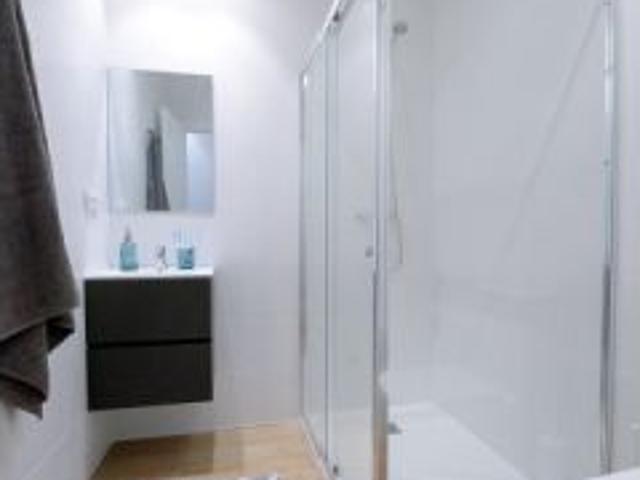 Se alquilan habitaciones en apartamento de 2 dormitorios en La Gran Via
