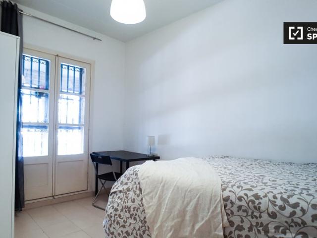 Se alquilan habitaciones en apartamento de 4 dormitorios, El Raval, Barcelona