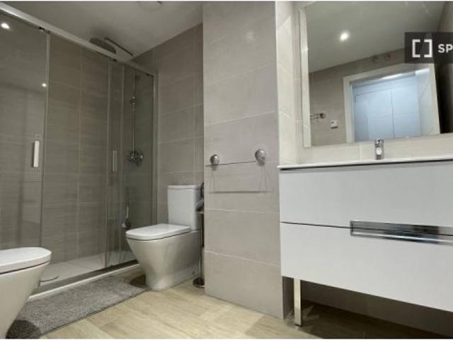 Se alquilan habitaciones en apartamento de 4 dormitorios en Arganzuela, Madrid