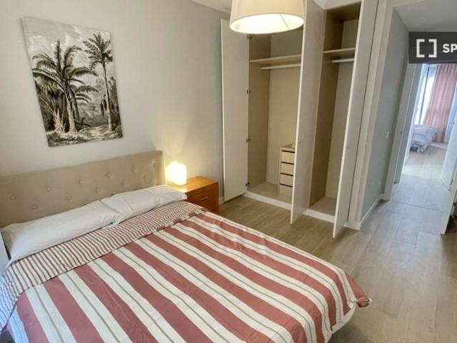Se alquilan habitaciones en apartamento de 4 dormitorios en Arganzuela, Madrid