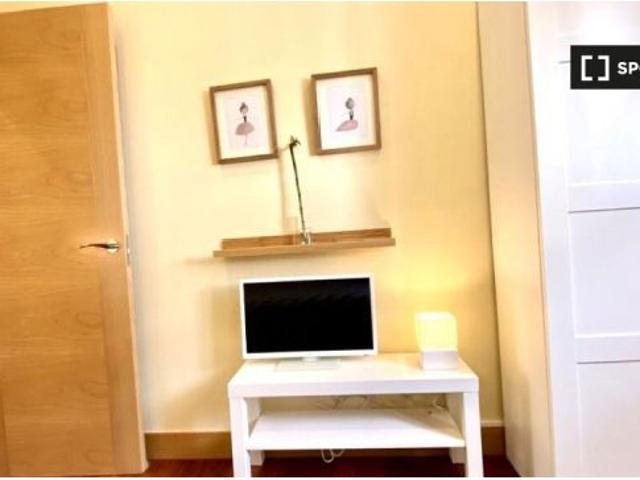 Se alquilan habitaciones en apartamento de 5 dormitorios en Bilbao