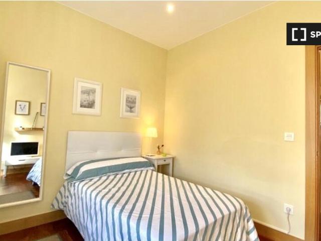 Se alquilan habitaciones en apartamento de 5 dormitorios en Bilbao
