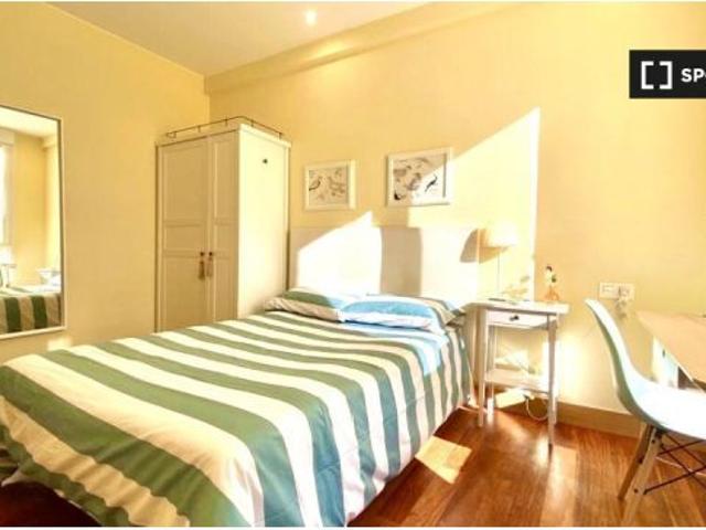 Se alquilan habitaciones en apartamento de 5 dormitorios en Bilbao