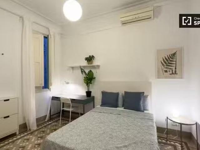 Se alquilan habitaciones en apartamento de 6 dormitorios en Ba.