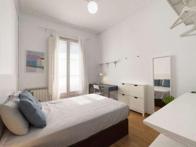Se alquilan habitaciones en apartamento de 6 dormitorios en Barcelona