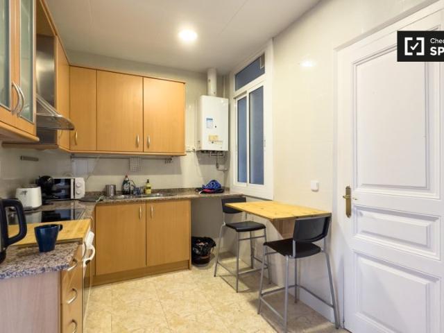 Se alquilan habitaciones en apartamento de 6 dormitorios en Barcelona