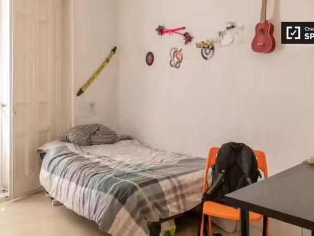 Se alquilan habitaciones en apartamento de 6 dormitorios en Ma.
