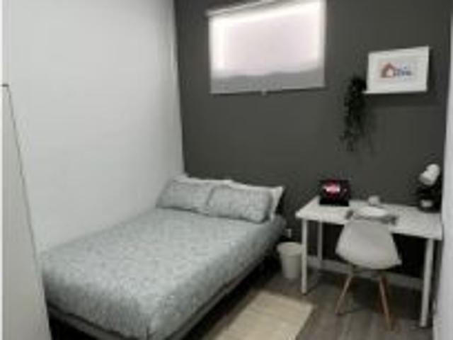 Se alquilan habitaciones en apartamento de 6 dormitorios en Malasaña
