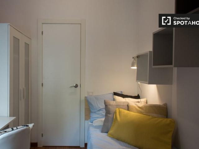 Se alquila habitación en piso compartido en la Dreta de l'Eixample