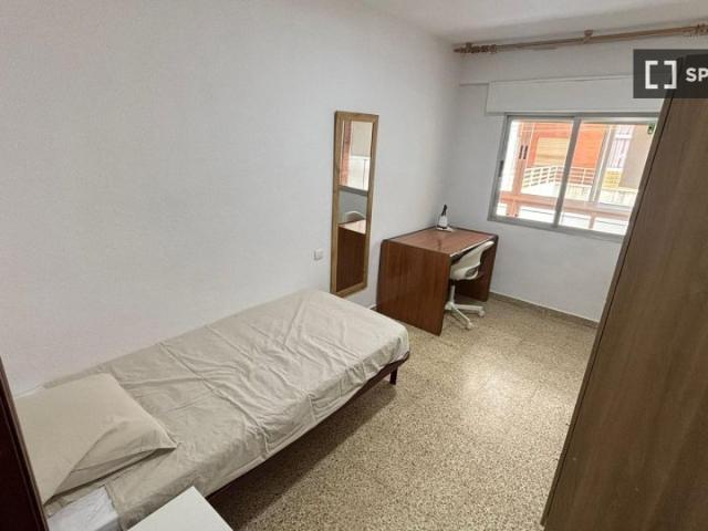 Se alquilan habitaciones en piso compartido en Granada