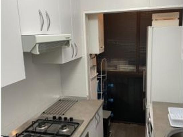 Se alquilan habitaciones en piso de 4 habitaciones en Sant Andreu