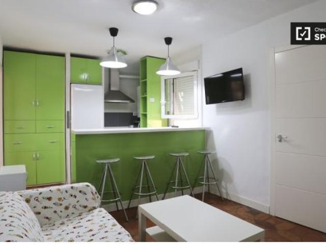 Se alquilan habitaciones en piso de 5 habitaciones en Atocha