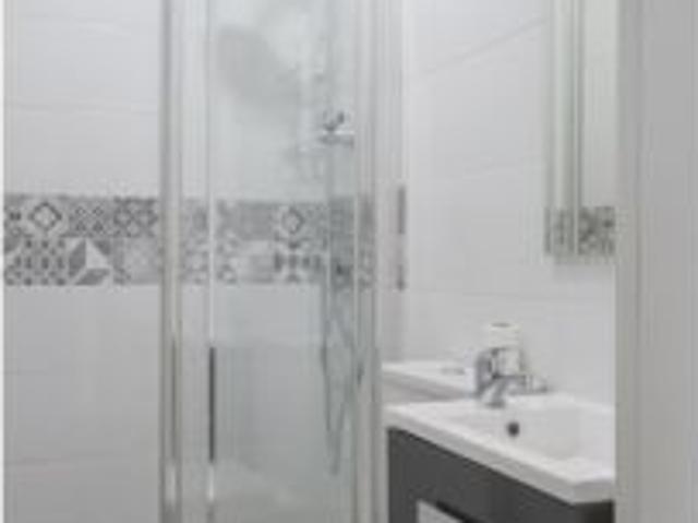 Se alquilan habitaciones en piso de 5 habitaciones en Portazgo