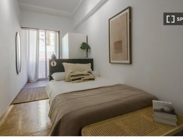 Se alquilan habitaciones en piso de 8 habitaciones en Tetuán