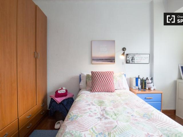 Se alquilan habitaciones en un apartamento de 3 dormitorios en Begoña, Bilbao