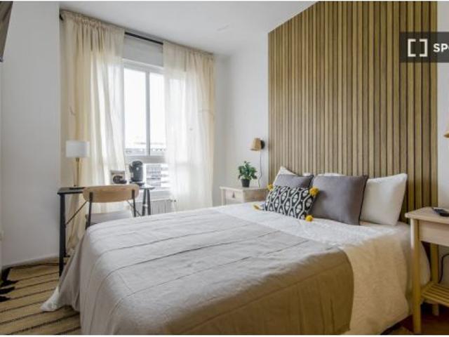 Se alquilan habitaciones en un apartamento de 5 dormitorios en Atocha