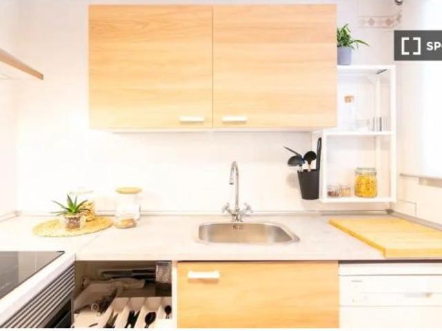 Se alquilan habitaciones en un apartamento de 5 dormitorios en L' Eixample
