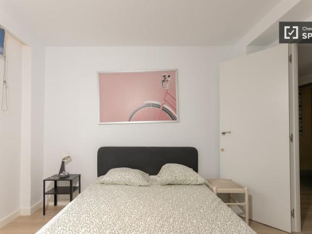 ¡Se alquilan habitaciones en un apartamento de 5 habitaciones en Valencia!