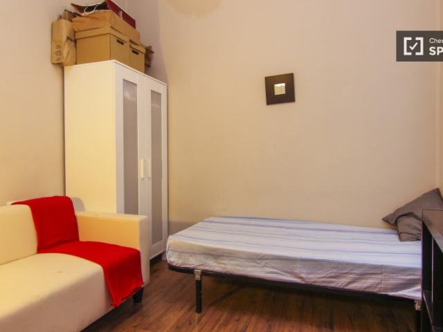 Se alquilan habitaciones en un apartamento de 8 dormitorios en Ciutat Vella
