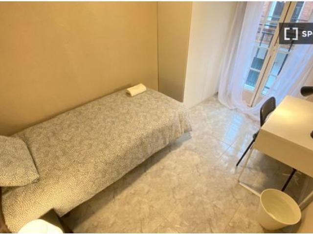 Se alquilan habitaciones en un piso de 3 habitaciones en Madrid!