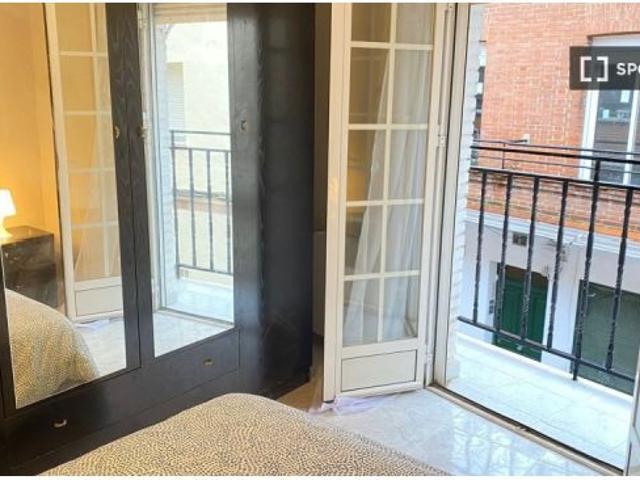 Se alquilan habitaciones en un piso de 3 habitaciones en Madrid!