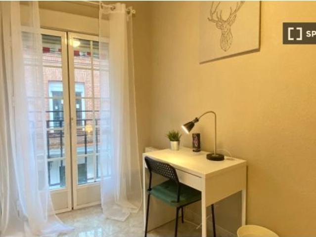 Se alquilan habitaciones en un piso de 3 habitaciones en Madrid!